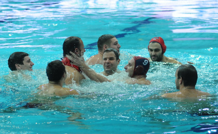 Zadar, 101211
Bazen na Visnjiku.
Utakmica polufinala kupa Hrvatske izmedju VK Primorje i VK Jug.
Na slici: slavlje igraca Juga
Foto: Luka Gerlanc / CROPIX