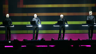 Zagreb, 240609.
Prva vecer T-mobile IN Music Festivala koji se odrzava na Jarunu na dvije pozornice. Kao zvijezde prve veceri najavljeni su Lilly Allen, Kraftwerk, Franz Ferdinand na T-mobile stageu i Rokia Traore na Nokia stageu. 
Na slici: nastup njemac