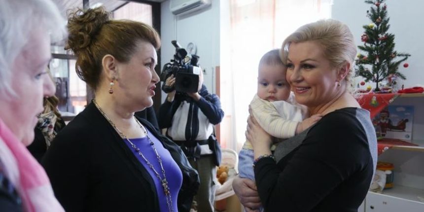 Zagreb – Predsjednicka kandidatkinja HDZ-a Kolinda Grabar-Kitarovic posjetila je Dom za nezbrinutu djecu u Nazorovoj ulici. Photo: Tomislav Miletic/PIXSELL