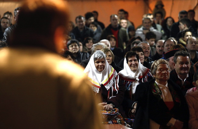 Nadin, 020110.
Etno glazbena manifestacija pod nazivom Cvitarijada odrzana je veceras u selu Nadin kraj Zadra. Cvitarijada je natjecanje u sviranju usne harmonike.
Foto: Jure Miskovic / CROPIX Nadin, 020110.
Etno glazbena manifestacija pod nazivom Cvitarijada odrzana je veceras u selu Nadin kraj Zadra. Cvitarijada je natjecanje u sviranju usne harmonike.
Foto: Jure Miskovic / CROPIX