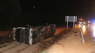 Vodice: U sudaru automobila i autobusa tri osobe ozlijeđene, a autobus završio na boku