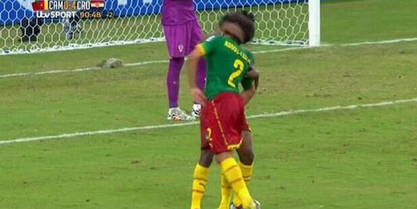 Assou-Ekotto je glavom udario Moukandja Assou-Ekotto je glavom udario Moukandja