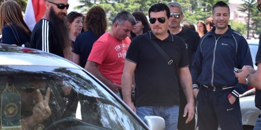 Nekoliko desetaka ljudi okupilo se ispred zgrade 2. Policijske postaje PU Zadarske kako bi dali podršku prosvjedu branitelja u Zagrebu. Photo: Dino Stanin/PIXSELL Nekoliko desetaka ljudi okupilo se ispred zgrade 2. Policijske postaje PU Zadarske kako bi dali podršku prosvjedu branitelja u Zagrebu. Photo: Dino Stanin/PIXSELL