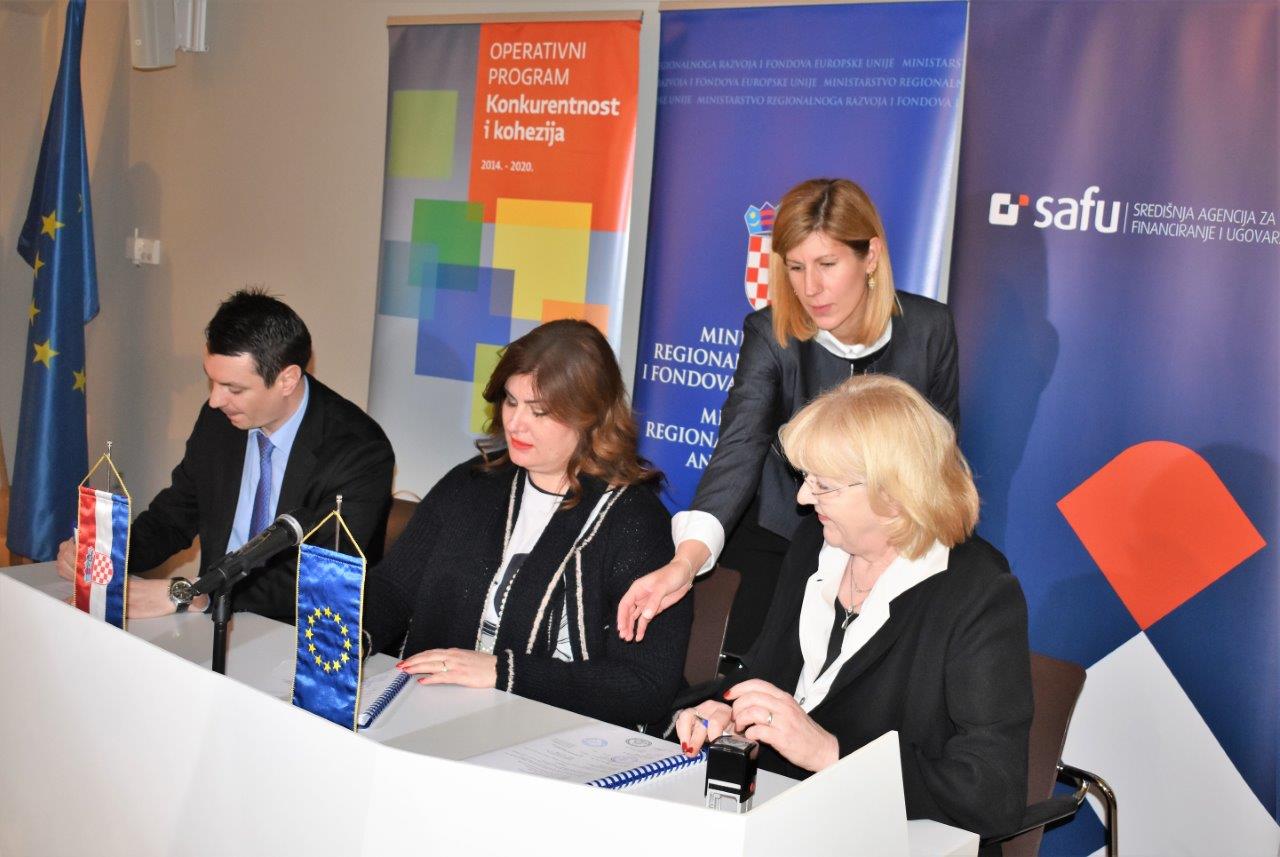 Potpisivanje ugovora u prezentacijskom centru “Podzemni grad Paklenice” NP Paklenica Potpisivanje ugovora u prezentacijskom centru “Podzemni grad Paklenice” NP Paklenica