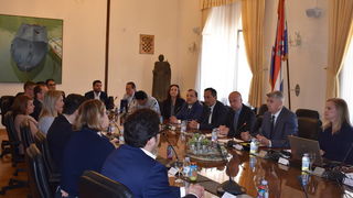 Predstavnici dvadesetak stranih veleposlanstva u posjetu Zadarskoj županiji Predstavnici dvadesetak stranih veleposlanstva u posjetu Zadarskoj županiji