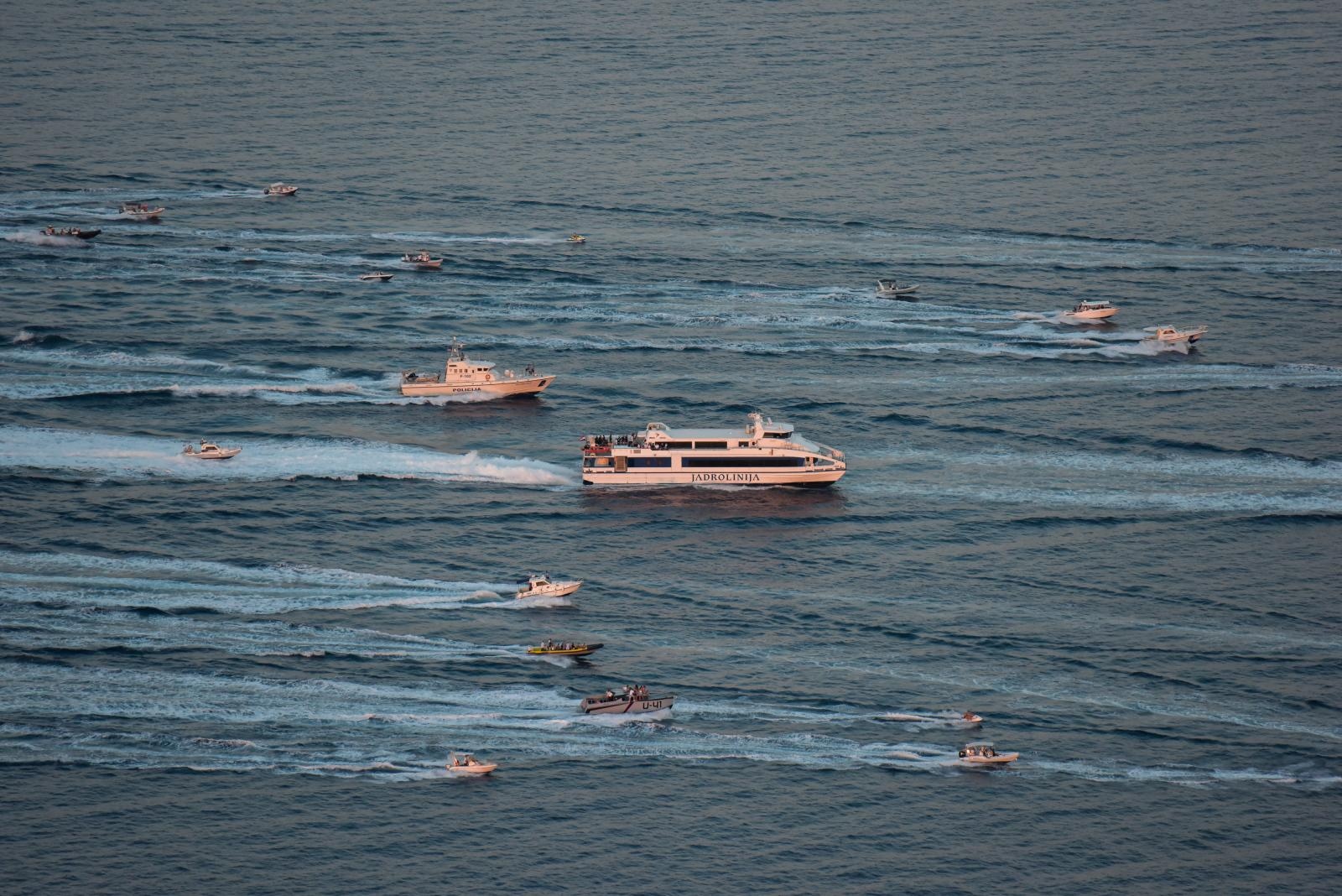 Splićani ispratili Olivera na posljednju plovidbu – fotografije iz zraka