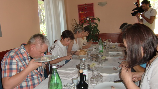 Degustacija i ocjenjivanje janjetine u restoranu Lungo mare Degustacija i ocjenjivanje janjetine u restoranu Lungo mare