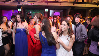 Maturalna večer Gimnazije Vladimira Nazora (foto:Saša Čuka) Maturalna večer Gimnazije Vladimira Nazora (foto:Saša Čuka)