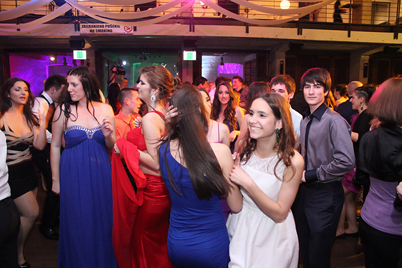 Maturalna večer Gimnazije Vladimira Nazora (foto:Saša Čuka) Maturalna večer Gimnazije Vladimira Nazora (foto:Saša Čuka)