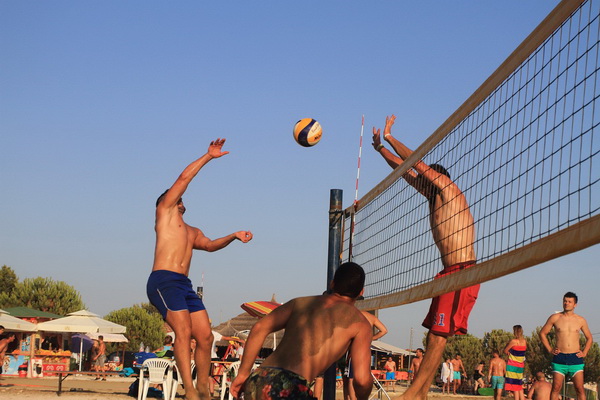 Na plaži Punta u Bibinjama održan 6. Memorijalni turnir u odbojci na pijesku za Tomislav Sikirića – Siku. Foto: Leo Banić Na plaži Punta u Bibinjama održan 6. Memorijalni turnir u odbojci na pijesku za Tomislav Sikirića – Siku. Foto: Leo Banić
