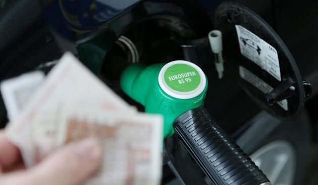 18.09.2013., Zagreb – Motorni benzini od ponoci su pojeftinili od 25 do 28 lipa po litri, dok su cijene eurodizela i plinskih ulja porasle od 12 do 14 lipa po litri. Photo: Zeljko Lukunic/PIXSELL