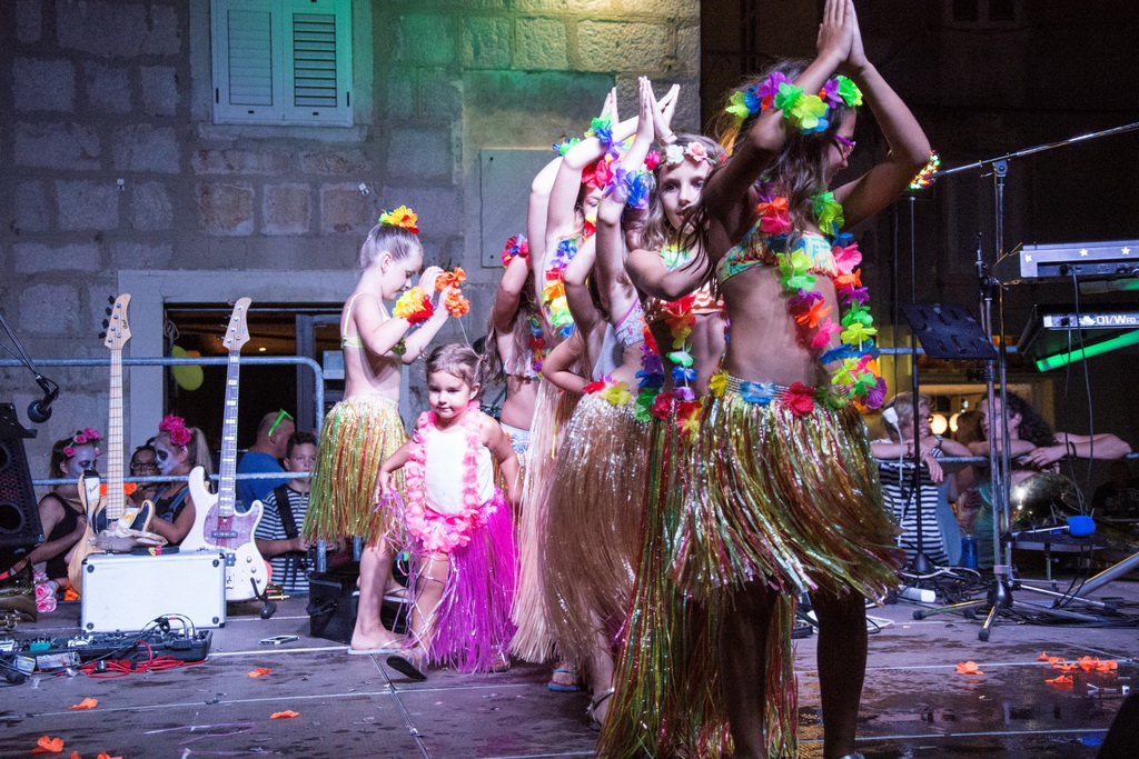 Paški ljetni karneval 2017 – maškarana povorka