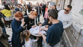 Prosvjedni skup roditelja protiv politike obaveznog cijepljenja Prosvjedni skup roditelja protiv politike obaveznog cijepljenja