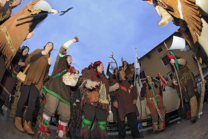 Karneval 2012: Pleme “Crna jama” iz rezervata Stanovi Karneval 2012: Pleme “Crna jama” iz rezervata Stanovi