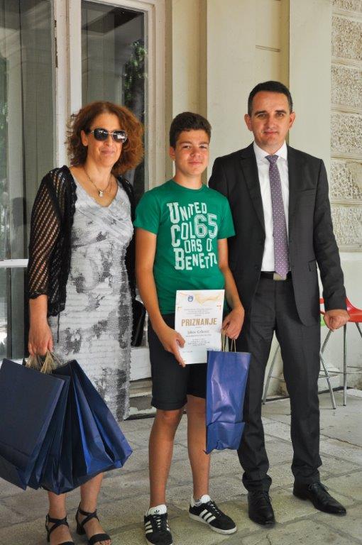 Zamjenik župana primio nagrađene učenike Zamjenik župana primio nagrađene učenike