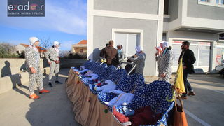 Maškarana povorka Velike Bake u Murteru