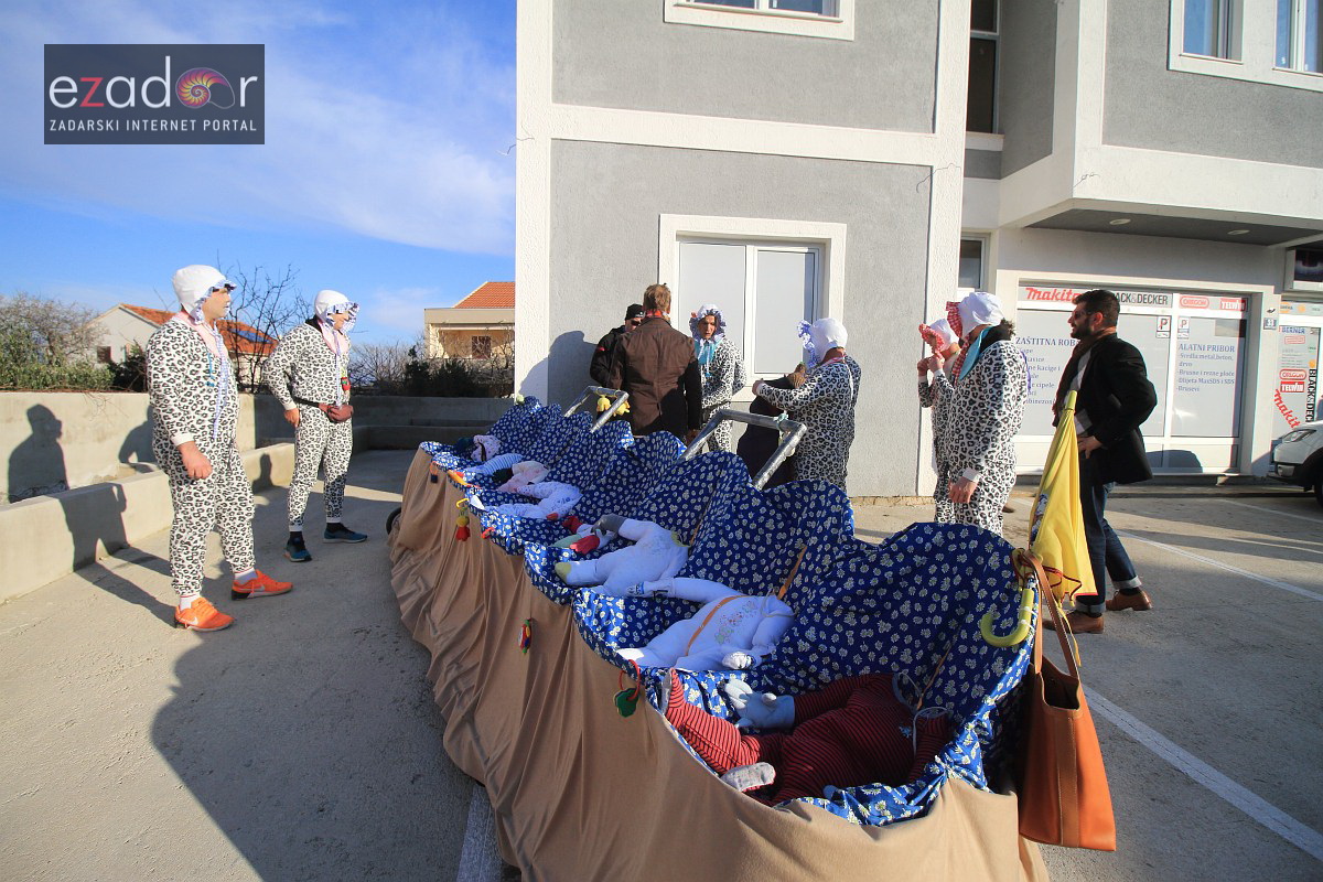 Maškarana povorka Velike Bake u Murteru