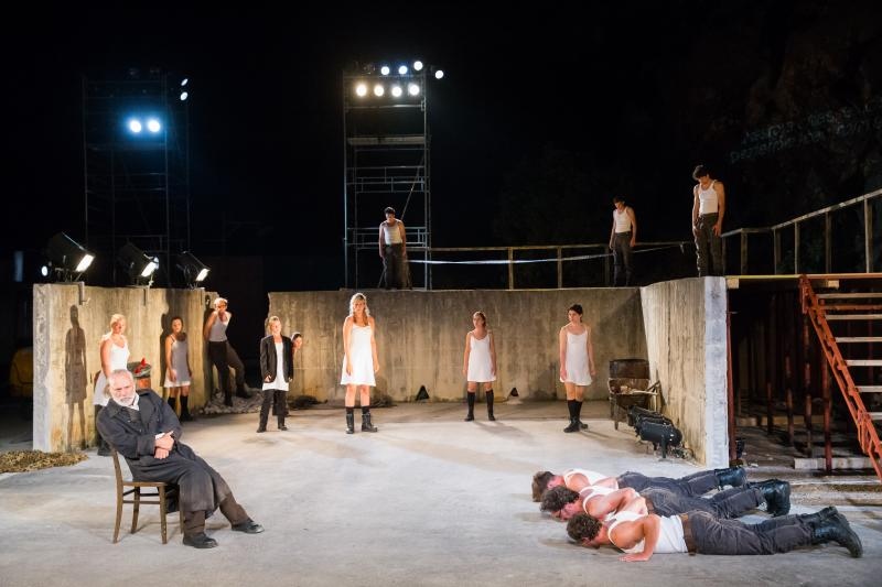 predstava Kazališta Ulysses i MESS Sarajevo u koprodukciji s Narodnim pozorištem Sarajevo izvedena na Dubrovačkim ljetnim igrama