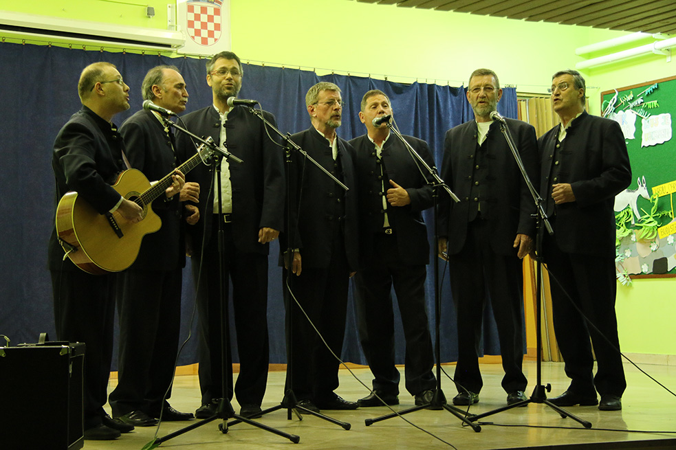 OŠ Stanovi- humanitarni klapski koncert
