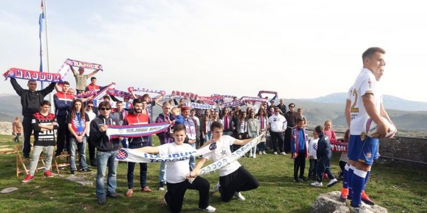 Image 379407 (auto) Image 379407 (auto)