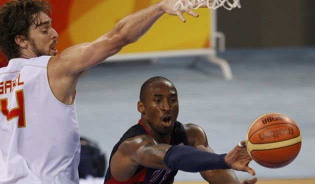 Pau Gasol i Bryant (Foto: Reuters)