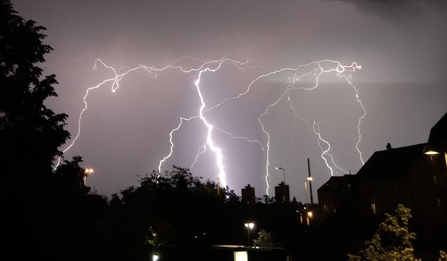 Nevrijeme s grmljavinom zahvatilo je sinoć Zagreb