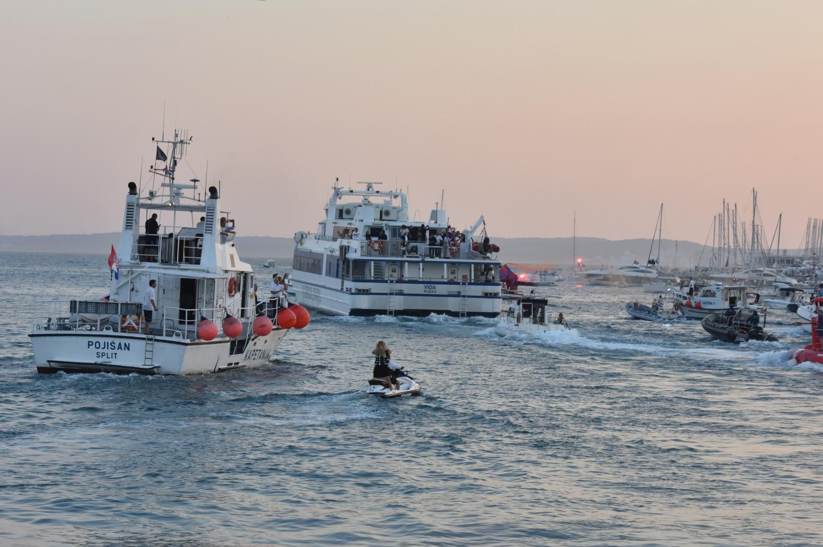 Split dostojanstveno na posljednju plovidbu ispratio legendu Olivera Dragojevića