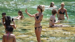 Puno lipog svita uživalo u svježini Krke na Skradinskom buku