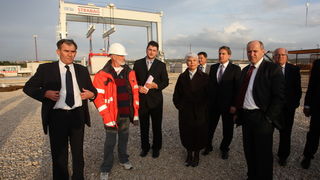 Zadar, 081111.
Premijerka Jadranka Kosor sa ministrima posjetila je Zadar povodom sportskih igara za invalide domovinskog rata, posjetila je i Luku Gazenicu koja je u izgradnji.
Foto : Andrija Lucic / cropix Zadar, 081111.
Premijerka Jadranka Kosor sa ministrima posjetila je Zadar povodom sportskih igara za invalide domovinskog rata, posjetila je i Luku Gazenicu koja je u izgradnji.
Foto : Andrija Lucic / cropix