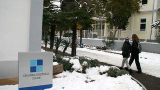 Snježni đir oko Gradske knjižnice Zadar, Foto: Lucija Juravić Snježni đir oko Gradske knjižnice Zadar, Foto: Lucija Juravić