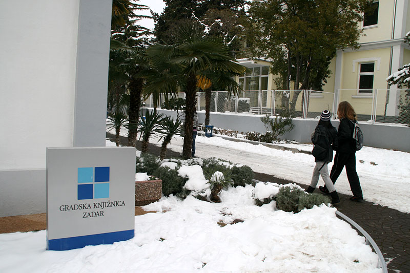 Snježni đir oko Gradske knjižnice Zadar, Foto: Lucija Juravić Snježni đir oko Gradske knjižnice Zadar, Foto: Lucija Juravić