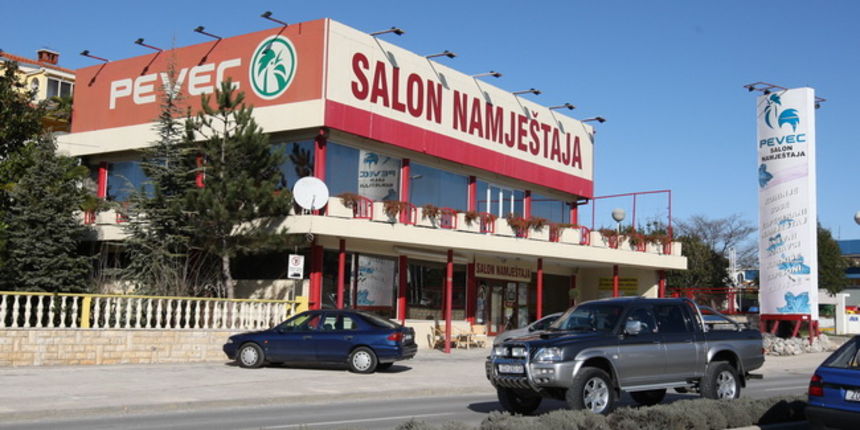 Zadar, 010210.
Pevecova trgovina u Zagrebackoj ulici prva je u Hrvatskoj otvorila vrata svojim kupcima.
Foto: Jure Miskovic / CROPIX Zadar, 010210.
Pevecova trgovina u Zagrebackoj ulici prva je u Hrvatskoj otvorila vrata svojim kupcima.
Foto: Jure Miskovic / CROPIX