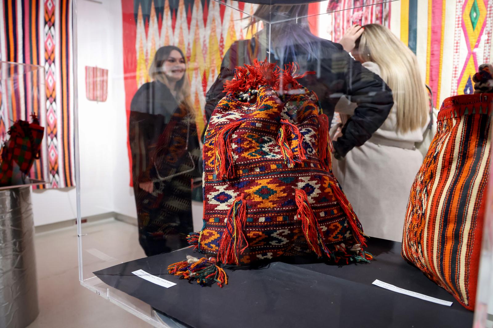 Kneževa palača: Otvorena izložba “Ornamentika sjeverne Dalmacije” Kneževa palača: Otvorena izložba “Ornamentika sjeverne Dalmacije”