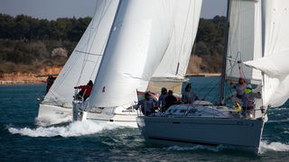 Zadar, 260211.
U Biogradskom akvatoriju se ovoga vikenda odrzava 11. Karnevalska regata. U tri jedrenja natjecati ce se 50-ak brodova.
Na slici: detalj sa subotnjeg jedrenja.
Foto: Vladimir Ivanov / CROPIX Zadar, 260211.
U Biogradskom akvatoriju se ovoga vikenda odrzava 11. Karnevalska regata. U tri jedrenja natjecati ce se 50-ak brodova.
Na slici: detalj sa subotnjeg jedrenja.
Foto: Vladimir Ivanov / CROPIX