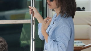 Prigradica, otok Korcula , 270911.
Glumica Penelope Cruz snimljena prilikom ukrcaja u brod Majsan marke Beneteau Antares 10,80  koji ju prebacuje na svjetionik Plocica na snimanje filma” Venuto al mondo”.
Foto: Tom Dubravec /  CROPIX