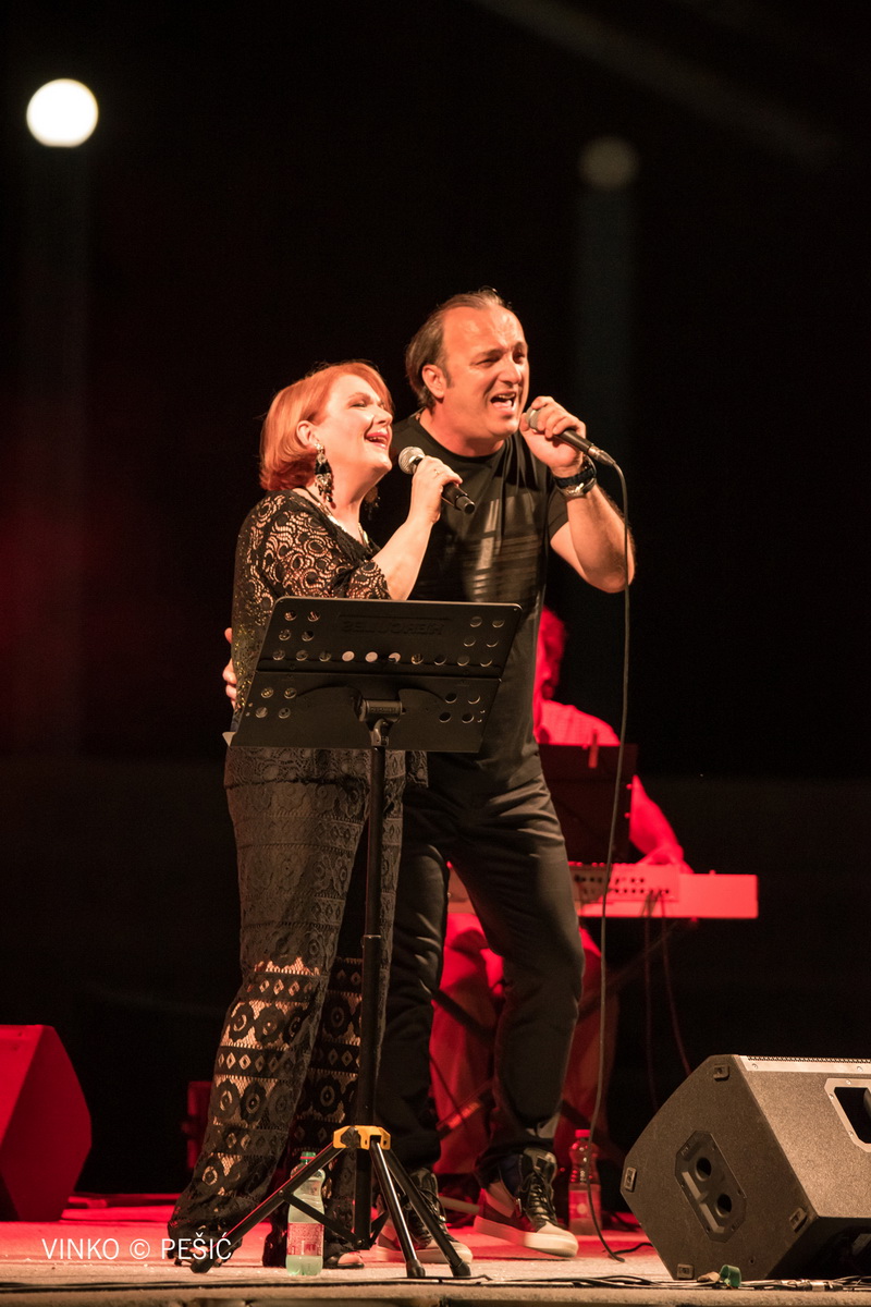 Zorica Kondža i klapa Cambi @ bazen Ilirije u Biogradu