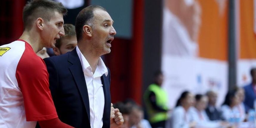 06.10.2015., Dom sportova, Zagreb – 03. kolo ABA lige, KK Cedevita – KK Cibona. Trener Cedevite Veljko Mrsic, Tomislav Zubcic. Photo: Goran Stanzl/PIXSELL 06.10.2015., Dom sportova, Zagreb – 03. kolo ABA lige, KK Cedevita – KK Cibona. Trener Cedevite Veljko Mrsic, Tomislav Zubcic. Photo: Goran Stanzl/PIXSELL