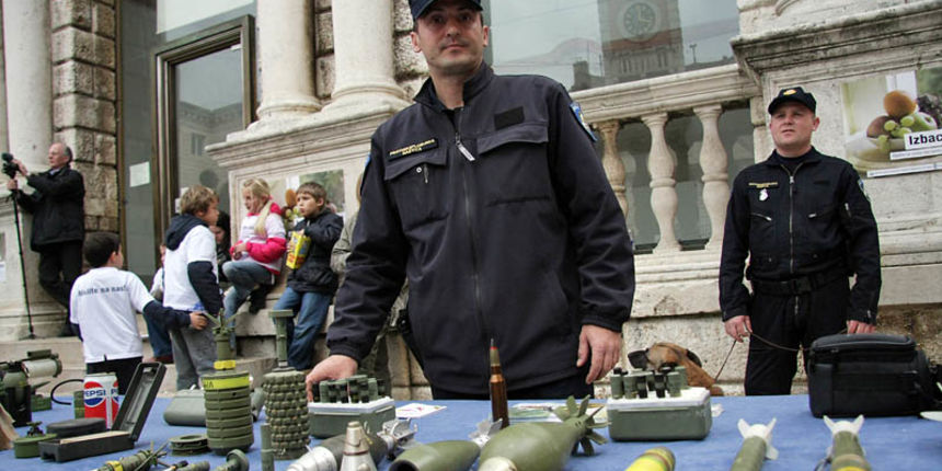 Izbacite uljeza – Akcija Manje oruzja – manje tragedija Izbacite uljeza – Akcija Manje oruzja – manje tragedija