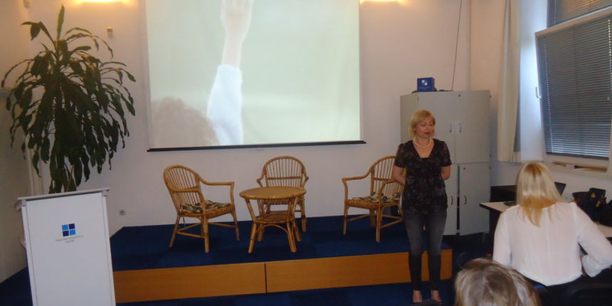 Humani studio , dr. Polona Becum Gumzej Humani studio , dr. Polona Becum Gumzej