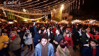 Tisuće Zadrana uživalo na krcatom Narodnom trgu i Tgu Petra Zoranića uz Tomislava Bralića i klapu Intrade Tisuće Zadrana uživalo na krcatom Narodnom trgu i Tgu Petra Zoranića uz Tomislava Bralića i klapu Intrade