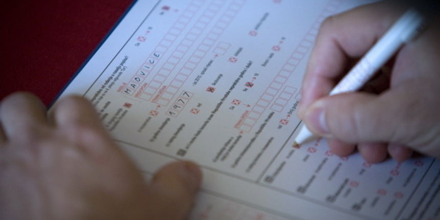 Split, 010411.
Danas je poceo popis stanovnistava u Republici Hrvatskoj koji ce se provoditi od 1. do 28. travnja.
Prvi rezultati ocekuju se vec 30. lipnja.
Na fotografiji: popisivac Igor Cvetko popisuje stanovnike.
Foto: Ante Cizmic / CROPIX Split, 010411.
Danas je poceo popis stanovnistava u Republici Hrvatskoj koji ce se provoditi od 1. do 28. travnja.
Prvi rezultati ocekuju se vec 30. lipnja.
Na fotografiji: popisivac Igor Cvetko popisuje stanovnike.
Foto: Ante Cizmic / CROPIX