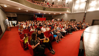 Igrajmo se: Zabranjeno mlađima od 15 strana A