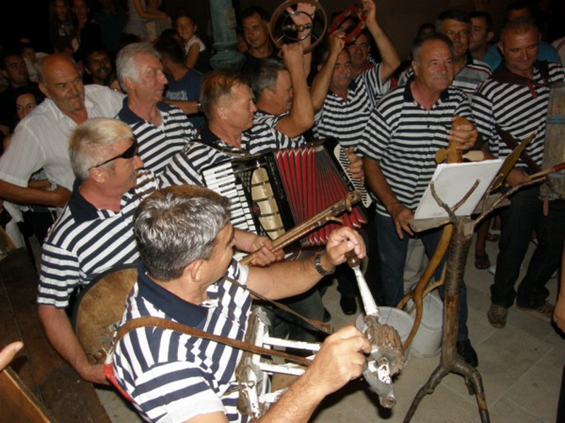 “Beeenkovac – janjetina & jaretina” jedinstven gastro događaj u Benkovcu “Beeenkovac – janjetina & jaretina” jedinstven gastro događaj u Benkovcu