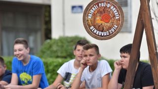 U sklopu Benkovackog kulturnog ljeta Grad Benkovac i Turisticka zajednica Grada Benkovca vec cetvrtu godinu za redom organiziraju manifestaciju Puzevim korakom. Radi se o gastro manifestaciji pripreme i degustacije puzeva. Posjetitelji su imali prilike d U sklopu Benkovackog kulturnog ljeta Grad Benkovac i Turisticka zajednica Grada Benkovca vec cetvrtu godinu za redom organiziraju manifestaciju Puzevim korakom. Radi se o gastro manifestaciji pripreme i degustacije puzeva. Posjetitelji su imali prilike d