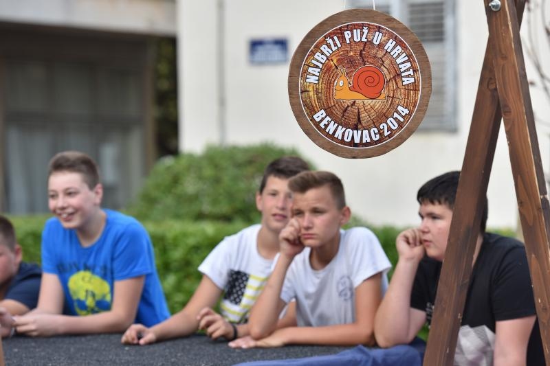 U sklopu Benkovackog kulturnog ljeta Grad Benkovac i Turisticka zajednica Grada Benkovca vec cetvrtu godinu za redom organiziraju manifestaciju Puzevim korakom. Radi se o gastro manifestaciji pripreme i degustacije puzeva. Posjetitelji su imali prilike d U sklopu Benkovackog kulturnog ljeta Grad Benkovac i Turisticka zajednica Grada Benkovca vec cetvrtu godinu za redom organiziraju manifestaciju Puzevim korakom. Radi se o gastro manifestaciji pripreme i degustacije puzeva. Posjetitelji su imali prilike d