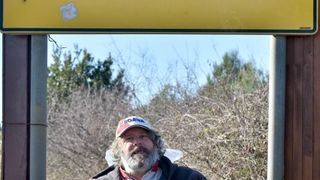 Zadarski performer Enio Mestrovic predstavio projekt “Vrata Zadra” – sjeverni portal. Rijec je o jos jednom performansu, u kojemu se na svoj osebujan nacin Mestrovic osvrnuo na lokalne teme. Photo: Dino Stanin/PIXSELL Zadarski performer Enio Mestrovic predstavio projekt “Vrata Zadra” – sjeverni portal. Rijec je o jos jednom performansu, u kojemu se na svoj osebujan nacin Mestrovic osvrnuo na lokalne teme. Photo: Dino Stanin/PIXSELL