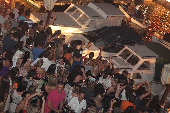 Severina na Ponton Festivalu, 30. srpnja (foto:Saša Čuka) Severina na Ponton Festivalu, 30. srpnja (foto:Saša Čuka)