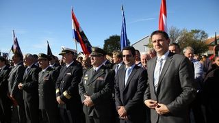 Kolonom sjećanja i polaganjem vijenaca obilježena 23. obljetnica stradanja Škabrnje, Foto: Filip Brala/PIXSELL Kolonom sjećanja i polaganjem vijenaca obilježena 23. obljetnica stradanja Škabrnje, Foto: Filip Brala/PIXSELL