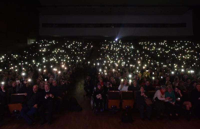 KD Lisinski: Prijatelji i Kemo – Hiljade pahulja bijelih KD Lisinski: Prijatelji i Kemo – Hiljade pahulja bijelih
