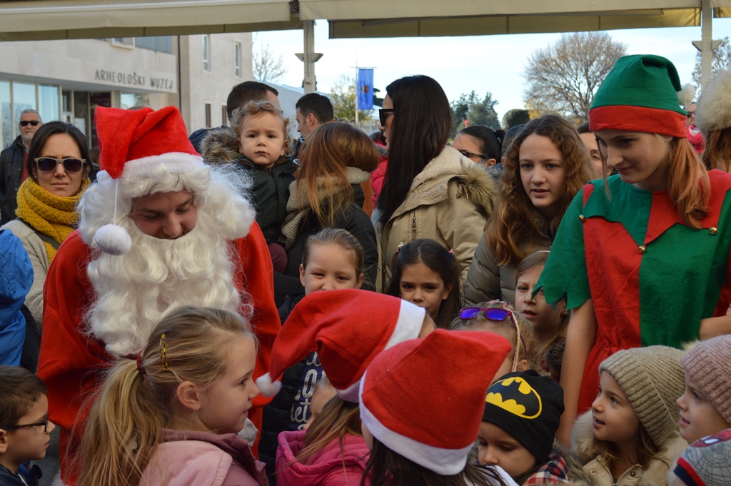 Djed Božićnjak iz Laponije stigao na Forum- poštom!